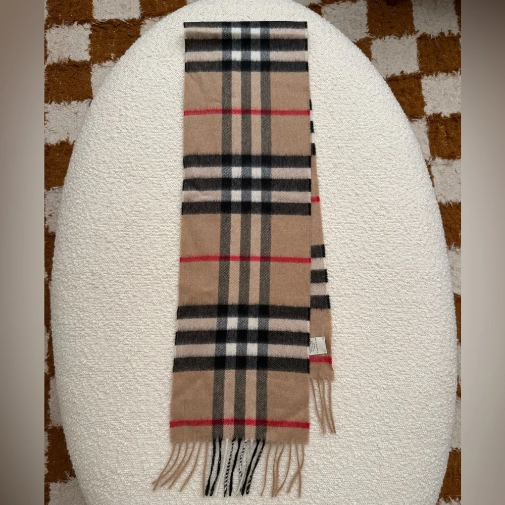 Burberry Heritage Check Cashmere Scarf - Picture 5 of 7
